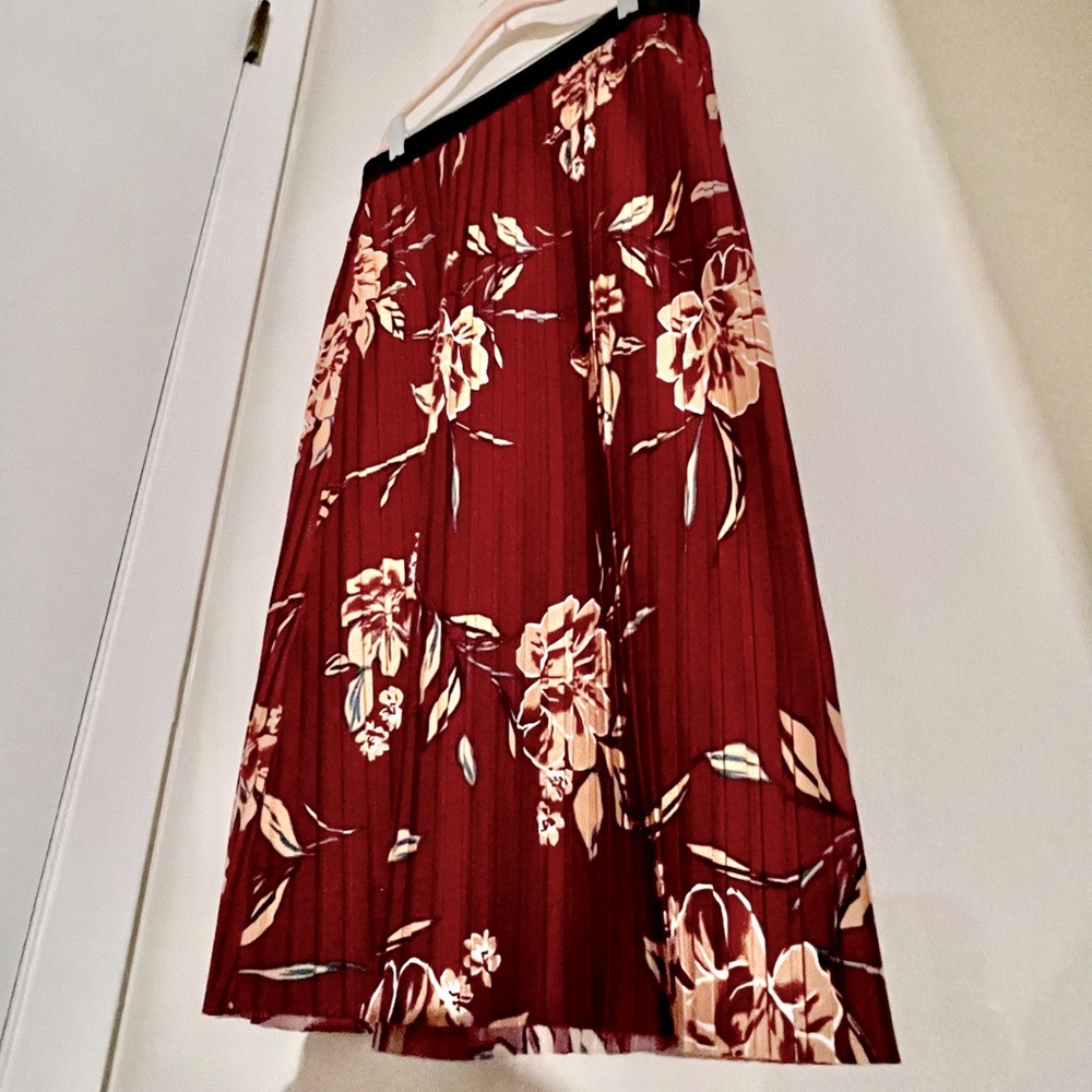 Floral pleated skirt